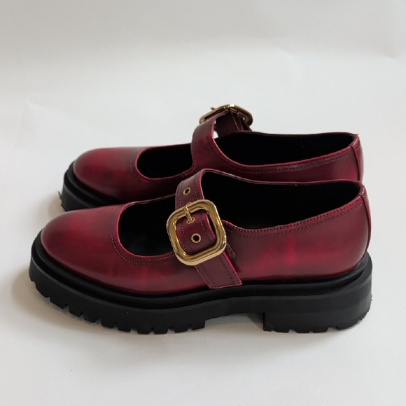 Steve Madden Burgundy Mary Jane Flats with Gold Buckle - Picture 4 of 4
